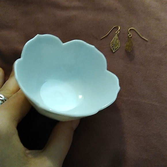 Handmade Delicate Lightweight Mini Leaf Filigree Earrings Laser Cut Gold New - Picture 10 of 11